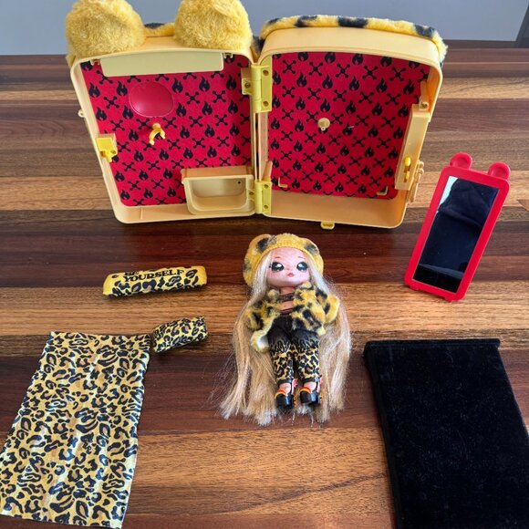Na! Na! Na! 3-In-1 Backpack Bedroom Doll Playset with Jennel Jaguar, 6 Piece - Picture 1 of 6
